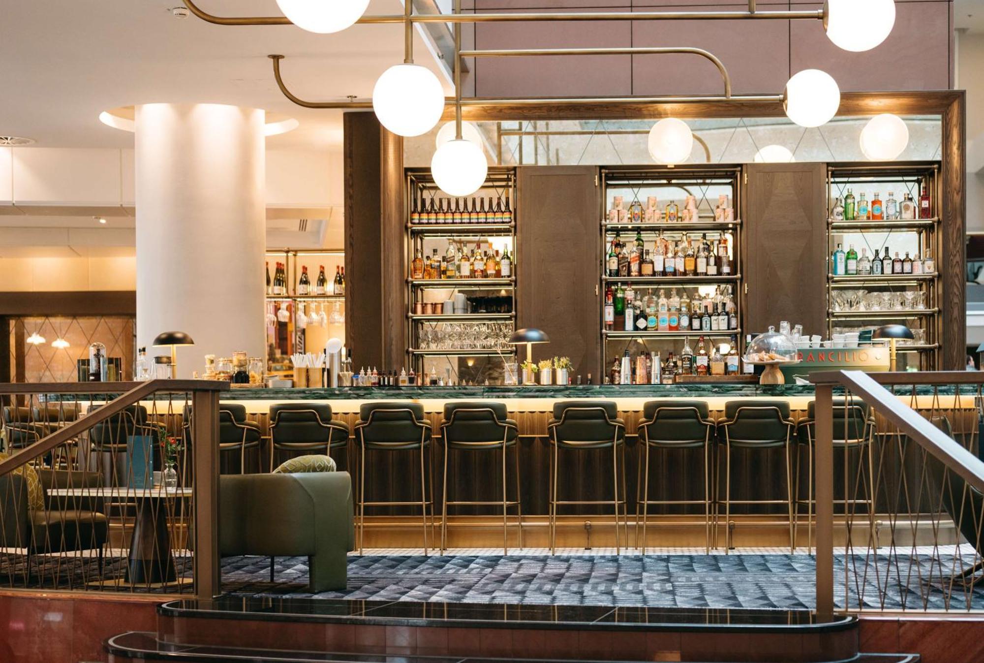 Hilton Frankfurt City Centre Frankfurt nad Mohanem Exteriér fotografie The bar at the Conrad London St. George's Wharf