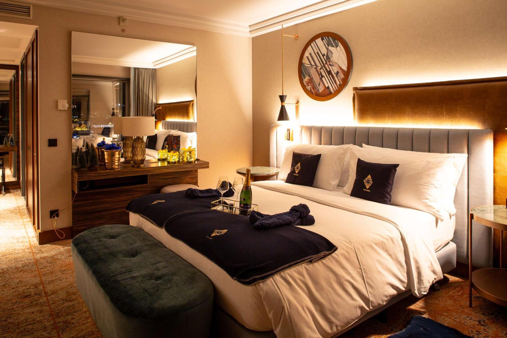 Hilton Frankfurt City Centre Frankfurt nad Mohanem Exteriér fotografie A bedroom at the hotel